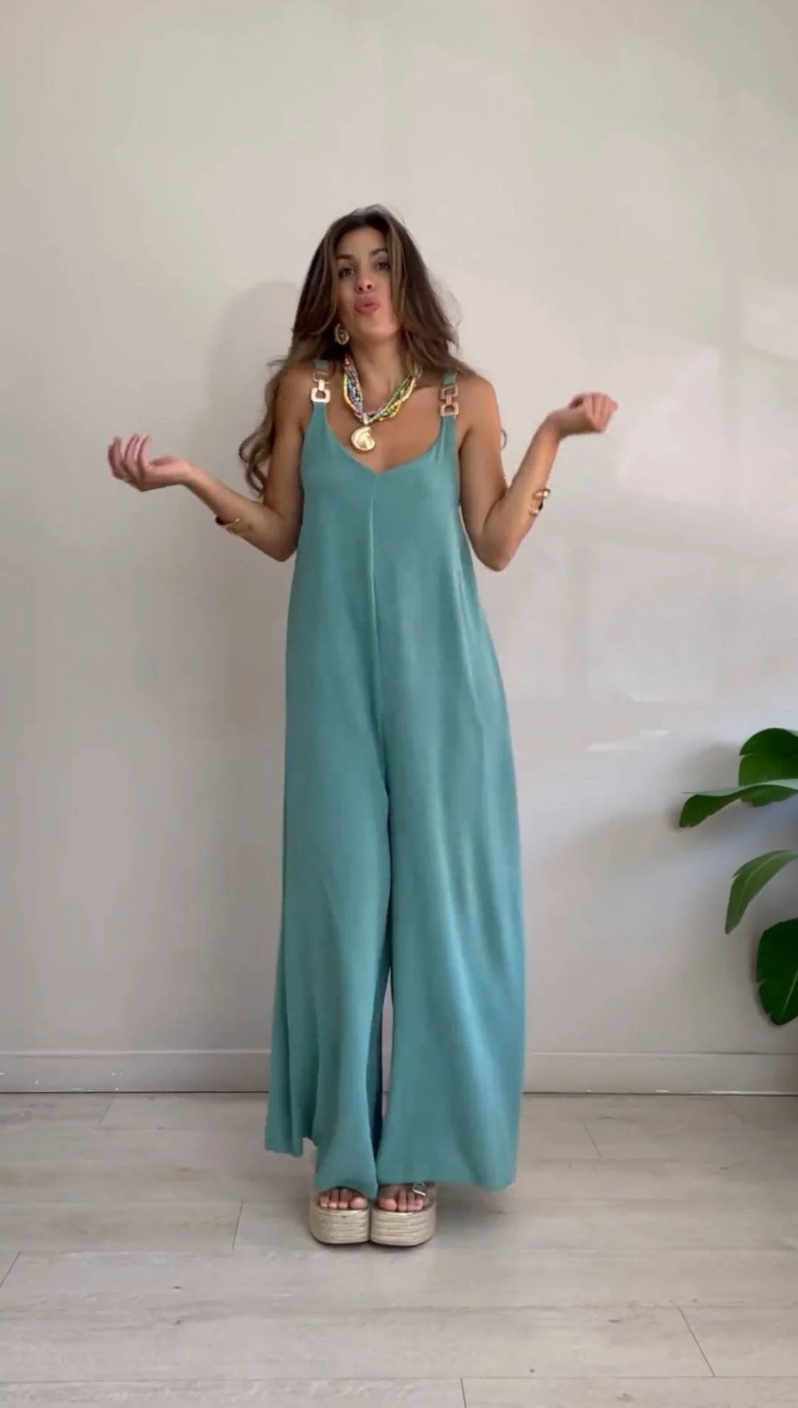 Caoimhe – Relaxed Wide-Leg Sleeveless Jumpsuit